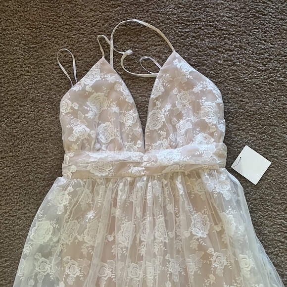 NWT Lulu’s Wedding Dress - Picture 2 of 9